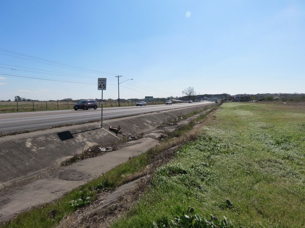 Great Multifamily Site on FM 725 Near IH 35 : 1609 McQueeney Road, New Braunfels, TX 78130